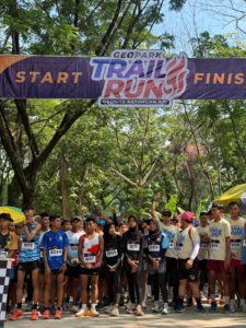 Geopark Trail Run Sukses Digelar, Meriahkan Pengambilan Api Abadi HJB ke-348 di Kayangan Api