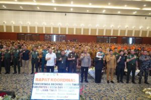 Lomba Siskamling Terpadu Merah Putih Jogo Jatim 2025, Bupati Bojonegoro dan Lurah Kepatihan Raih Penghargaan Terbaik IV 