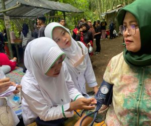 SMKNU Miftahul Huda Kepanjen Gelar Cek Kesehatan dan Pengobatan Gratis di Wisata Boon Pring