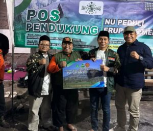 PW GP Ansor Jatim Salurkan Bantuan untuk 17 Anggota Banser Terdampak Erupsi Semeru