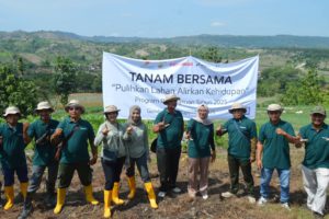 EMCL, SKK Migas dan IDFoS Tanam 5.505 Pohon di Gondang, Ajak Warga Hijaukan Bojonegoro