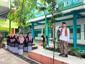 MTs Islamiyah Unggulan Balen, Gelar Upacara Hari Pahlawan Tingkatkan Semangat Nasionalisme
