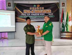Apresiasi Pemateri, PAC GP Ansor Malo Berikan Gerabah Kriya Lokal dalam Golden PKD dan Diklatsar Banser