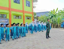 Tanamkan Nasionalisme Sejak Dini, MI Roudlotul Huda Srawun Wadang Gelar Wawasan Kebangsaan dan Latihan PBB Bersama Koramil Ngasem