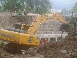 Longsor Bubulan: Pemkab Bojonegoro Turunkan Excavator untuk Percepatan Penanganan