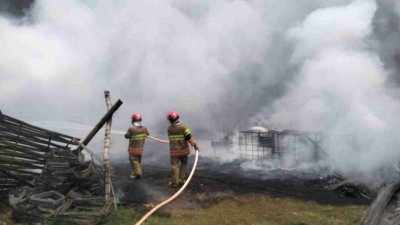 Kantor Proyek Rehabilitasi Irigasi di Balen Terbakar, Damkarmat Bojonegoro Kerahkan 6 Armada