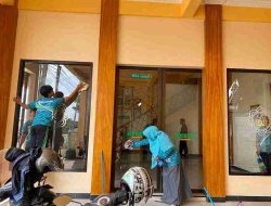 Sambut Ramadhan, KUA Dander Gelar Gerakan Bersih Masjid dan Musholla