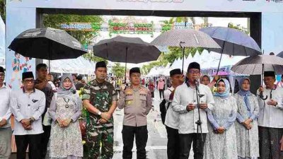 Hujan Tak Surutkan Semangat, Bupati Resmi Buka Bazar UMKM Bahagia 1447 H di Bojonegoro