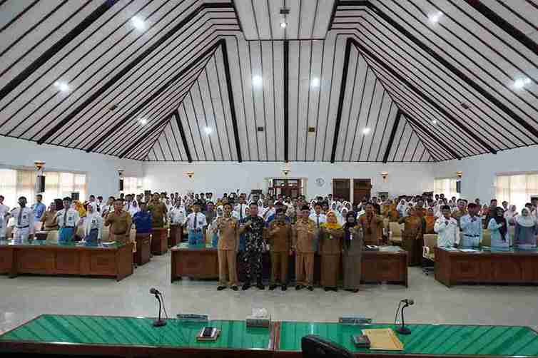 Sekda Bojonegoro Edi Susanto membuka sosialisasi dan seleksi Paskibraka 2026 di Ruang Angling Dharma Pemkab Bojonegoro