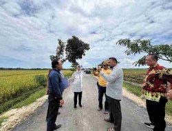 Ingin Proyek Jalan Sesuai Standart, Wakil Bupati Bojonegoro Sidak di Desa Ngampal
