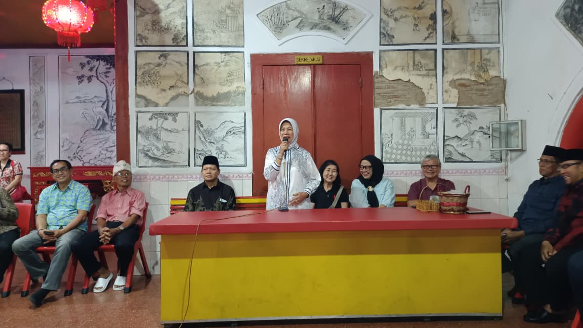 Wakil Bupati Bojonegoro Nurul Azizah memberikan sambutan saat buka puasa bersama di Klenteng Hok Swie Bio Bojonegoro