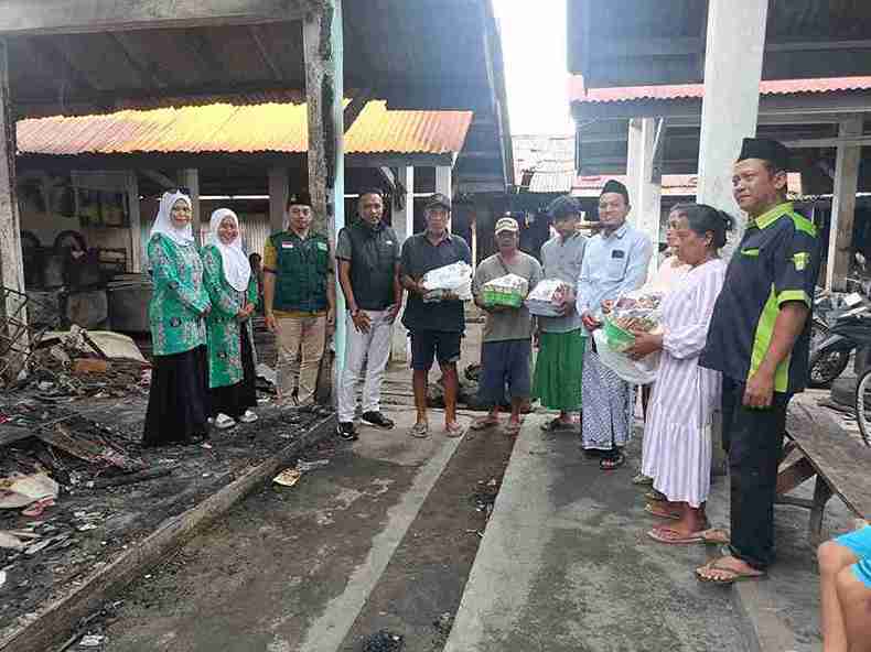 LAZISNU dan Fatayat NU Banyuwangi salurkan bantuan korban kebakaran Kepatihan 2026