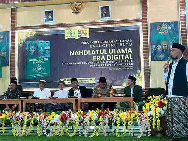 Suasana peluncuran buku Nahdlatul Ulama Era Digital dalam puncak Harlah 1 Abad NU di Aula MWCNU Baureno Bojonegoro