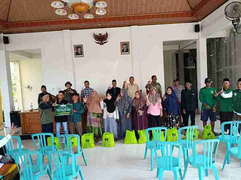 Penyaluran bantuan LAZISNU PCNU Tuban kepada korban puting beliung di Widang