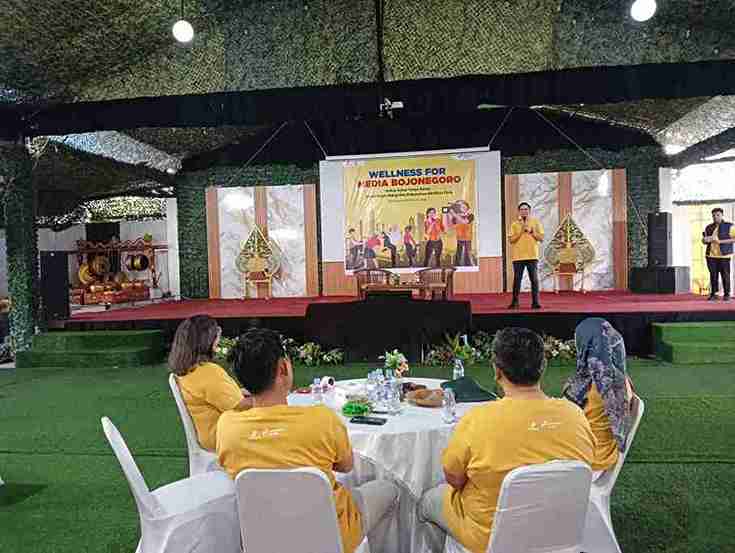 Singgih Pradana perwakilan SKK Migas Jabanusa saat menyampaikan sambutan pada acara Wellness for Media Bojonegoro di Love Garden MCM Hotel Bojonegoro