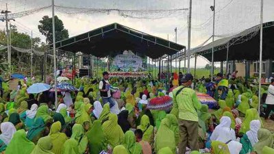 Banser Dander Amankan Pengajian Rutin Muslimat-Fatayat di Ngraseh, Ribuan Jamaah Hadir