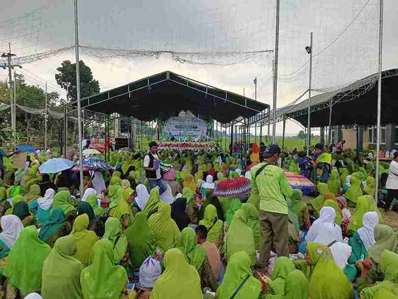 Suasana Pengajian Rutin Muslimat-Fatayat di Balai Desa Ngraseh Bojonegoro