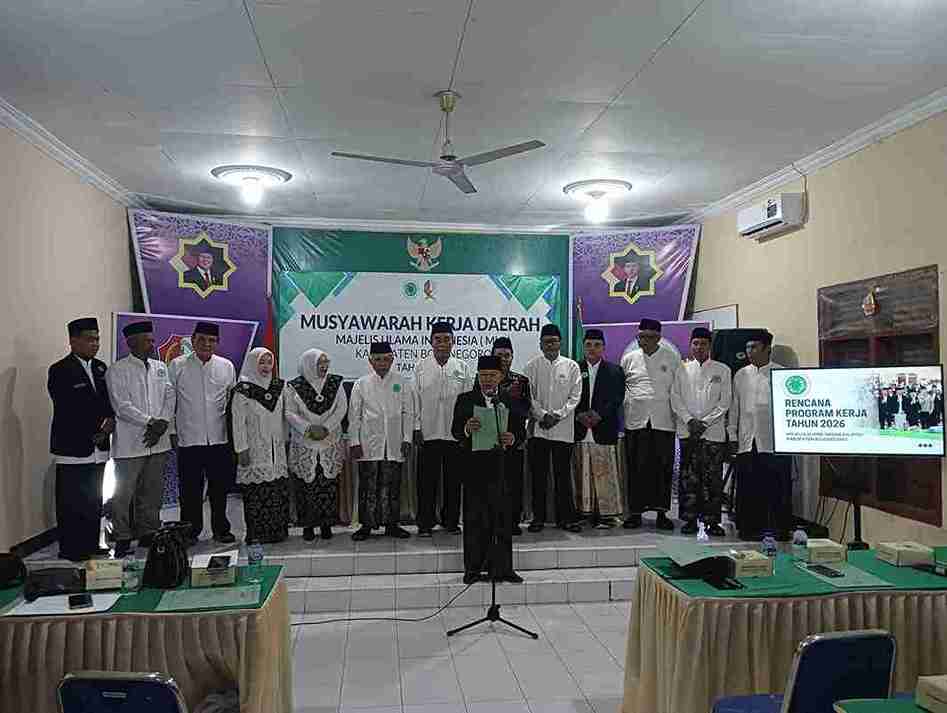 Pengurus MUI Bojonegoro saat Muskerda 2026 dan pembacaan tausiyah Ramadan 1447 H