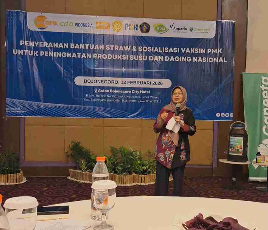 Ir Elfia Nuraini Sekretaris Disnakkan Bojonegoro saat memberikan sambutan dalam CSR CITA Indonesia
