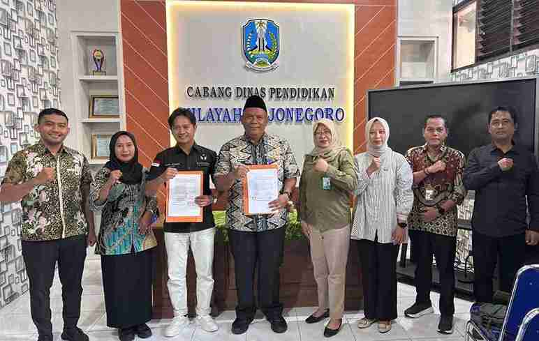Penandatanganan MoU Bawaslu Bojonegoro dan Cabdin Pendidikan Jatim Wilayah Bojonegoro tentang literasi demokrasi pelajar
