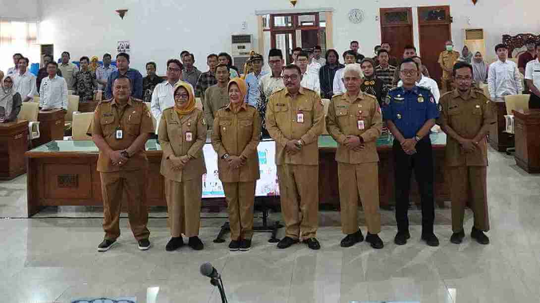 Wabup Bojonegoro Nurul Azizah bersama jajaran OPD dalam kegiatan evaluasi dapur Program Makan Bergizi Gratis (MBG) di Ruang Angling Dharma.