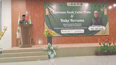 Ketua STIKes Rajekwesi Bojonegoro memberikan sambutan di acara Santunan Anak Yatim Piatu dan Buka Bersama 2026.