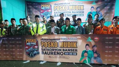 Banser Baureno bersama GP Ansor, TNI, Polri dan relawan saat pembukaan Posko Mudik Banser 2026 di depan Masjid Hidayatullah Gunungsari, Bojonegoro.