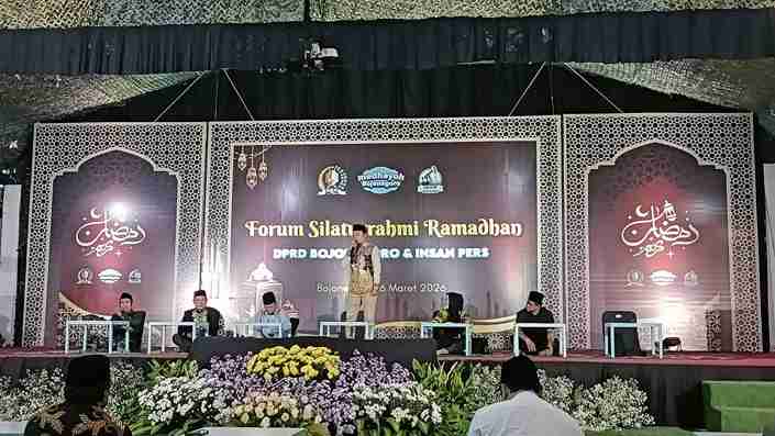 Ketua DPRD Bojonegoro Abdulloh Umar menyampaikan sambutan dalam forum silaturahim Ramadhan bersama insan media.
