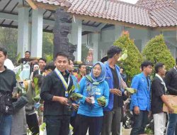 Kolaborasi 18 Organisasi di Bojonegoro Gelar Aksi Eco Ramadhan, Bagikan Takjil Ramah Lingkungan dan Bibit Pohon