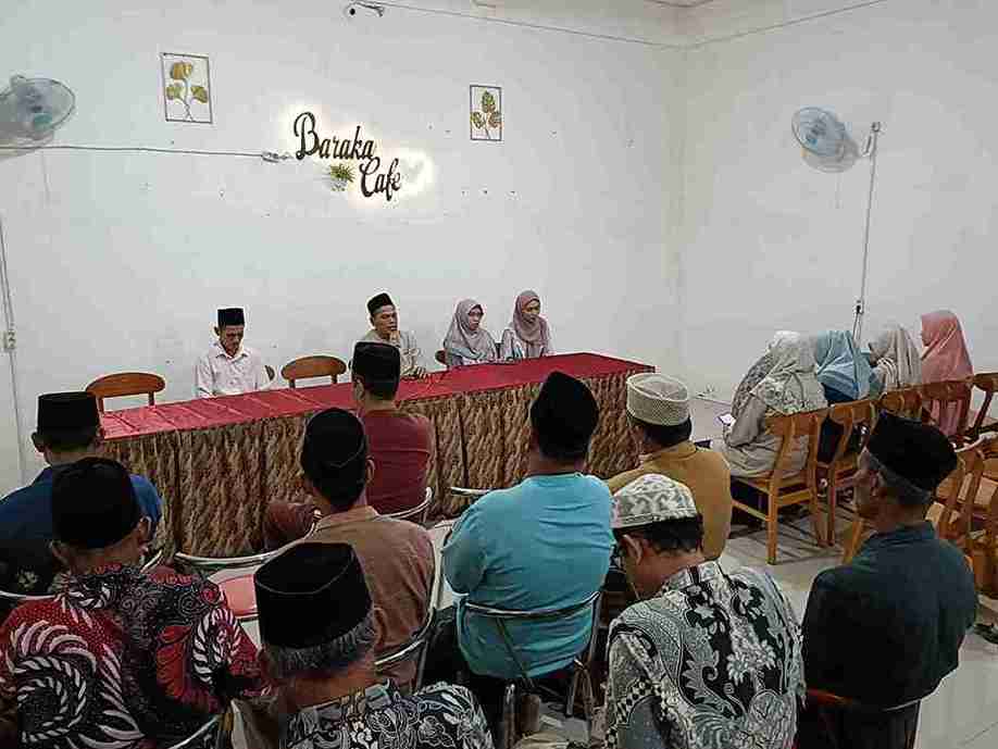 Suasana buka puasa bersama BMT At-tajdid Temayang bersama tokoh masyarakat di Baraka Cafe Temayang Bojonegoro