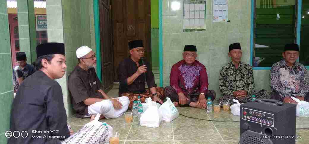 Suyono Kepala Desa saat menyampaikan sambutan acara bagi Takjil dan Buka Puasa Bersama NU Tanjungharjo dan Banom