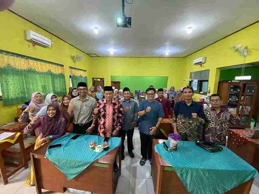 Pelatihan jurnalistik humas MAN 3 dan MAN 5 Bojonegoro di Aula MAN 5 Bojonegoro
