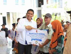 Bupati Setyo Wahono Salurkan Bantuan Sosial untuk Yatim, Lansia, dan Disabilitas di Kasiman