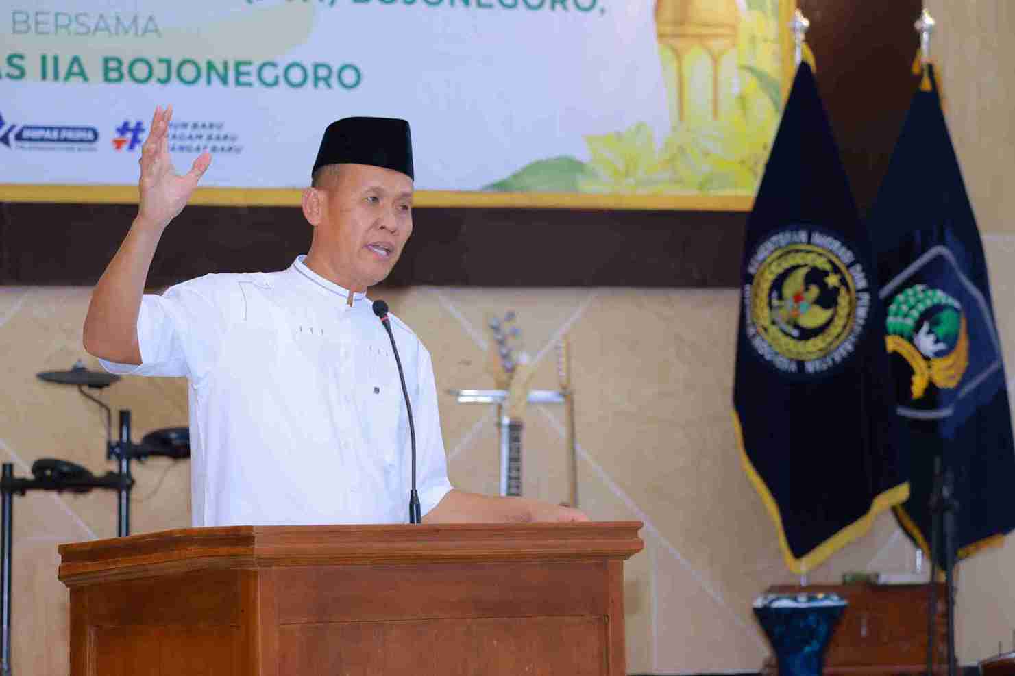 Kakanwil Ditjenpas Jawa Timur memberikan sambutan dalam Safari Ramadhan di Lapas Bojonegoro