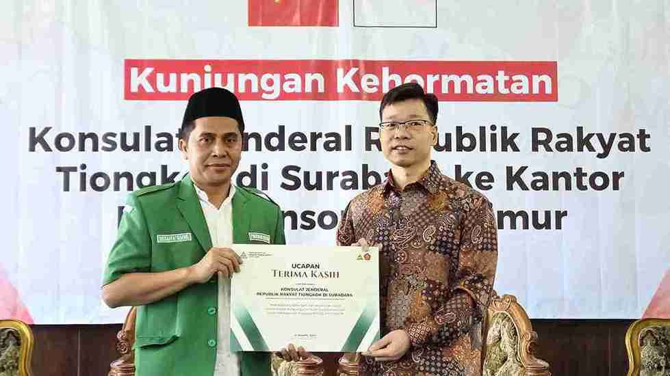 Ketua GP Ansor Jawa Timur Musaffa Safril menerima kunjungan Konsul Jenderal Tiongkok Ye Su di Surabaya