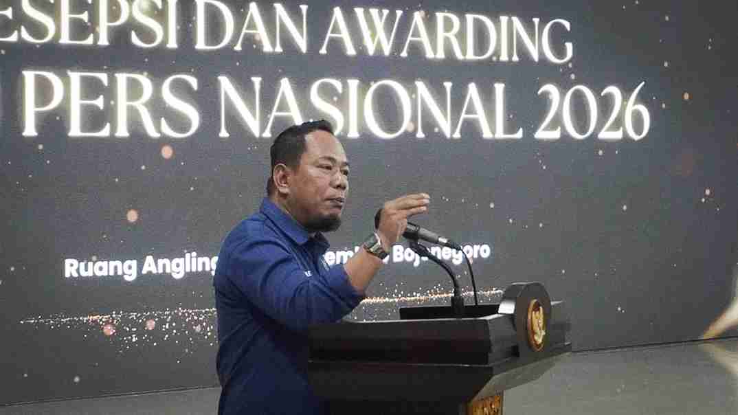 Sasmito saat memberikan sambutan acara Resepsi dan Awarding Hari Pers Nasional (HPN) 2026 yang digelar PWI Bojonegoro di Ruang Angling Dharma Jumat (27/03/2026)