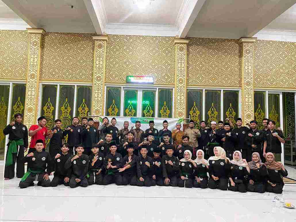 Kader Pagar Nusa Pilanggede berfoto bersama usai halal bihalal di Masjid Adz-Dzakirin Bojonegoro