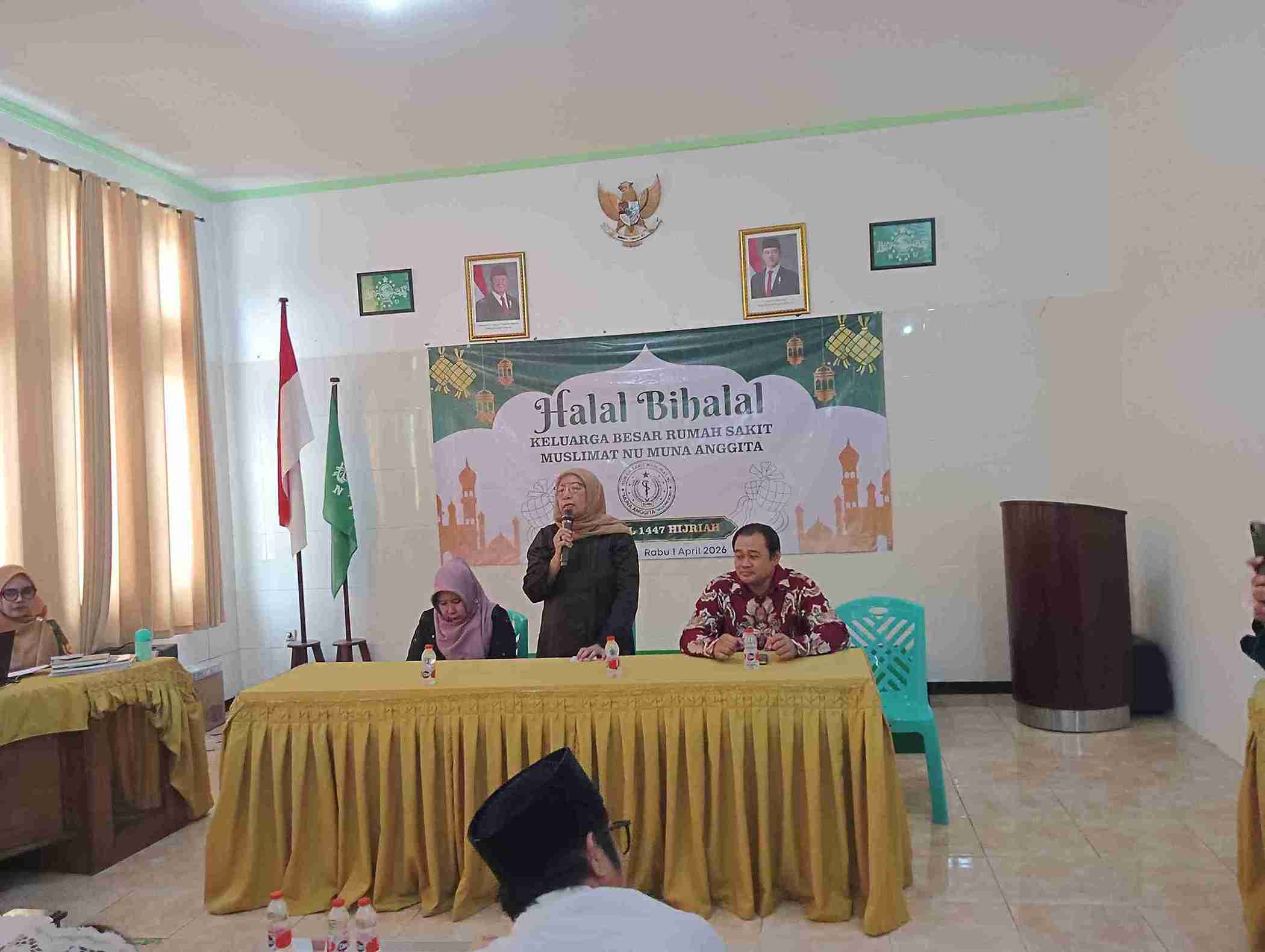 Hj. Tjitjik Mursyidah Muqofi Pendiri RS Muslimat NU Muna Anggita saat menyampaikan sambutan acara Halal Bihalal RS Muslimat NU Muna Anggita