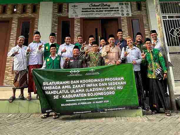 Pengurus LAZISNU Bojonegoro saat silaturahmi dan koordinasi digitalisasi laporan ZIS di MWCNU Sumberejo