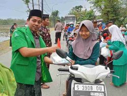 Pengurus NU Tanjungharjo dan Banom Bagikan 1.800 Paket Takjil Gratis untuk Pengendara