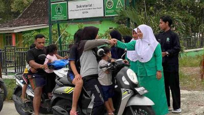 Banom NU Gayam Kompak! 3.200 Takjil Dibagikan untuk Pengguna Jalan