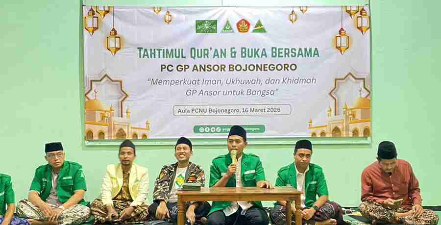 Ketua PC GP Ansor Bojonegoro Mochamad Nurwahyudi saat Tahtimul Qur’an dan buka bersama di Aula PCNU Bojonegoro