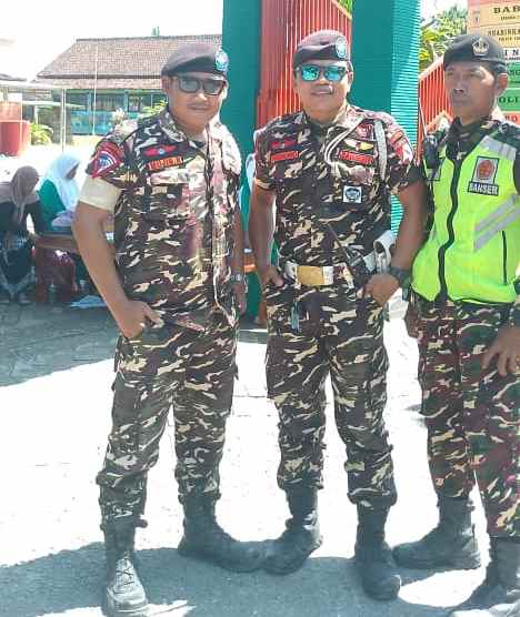 Personel Banser Tambakrejo saat pengamanan kegiatan Halal Bihalal MWCNU