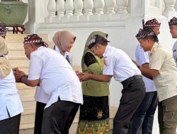 Dirangkai Halal Bihalal, Apel Perdana Pasca Lebaran Bupati Bojonegoro Tekankan Kebersamaan dalam Pelayanan Publik