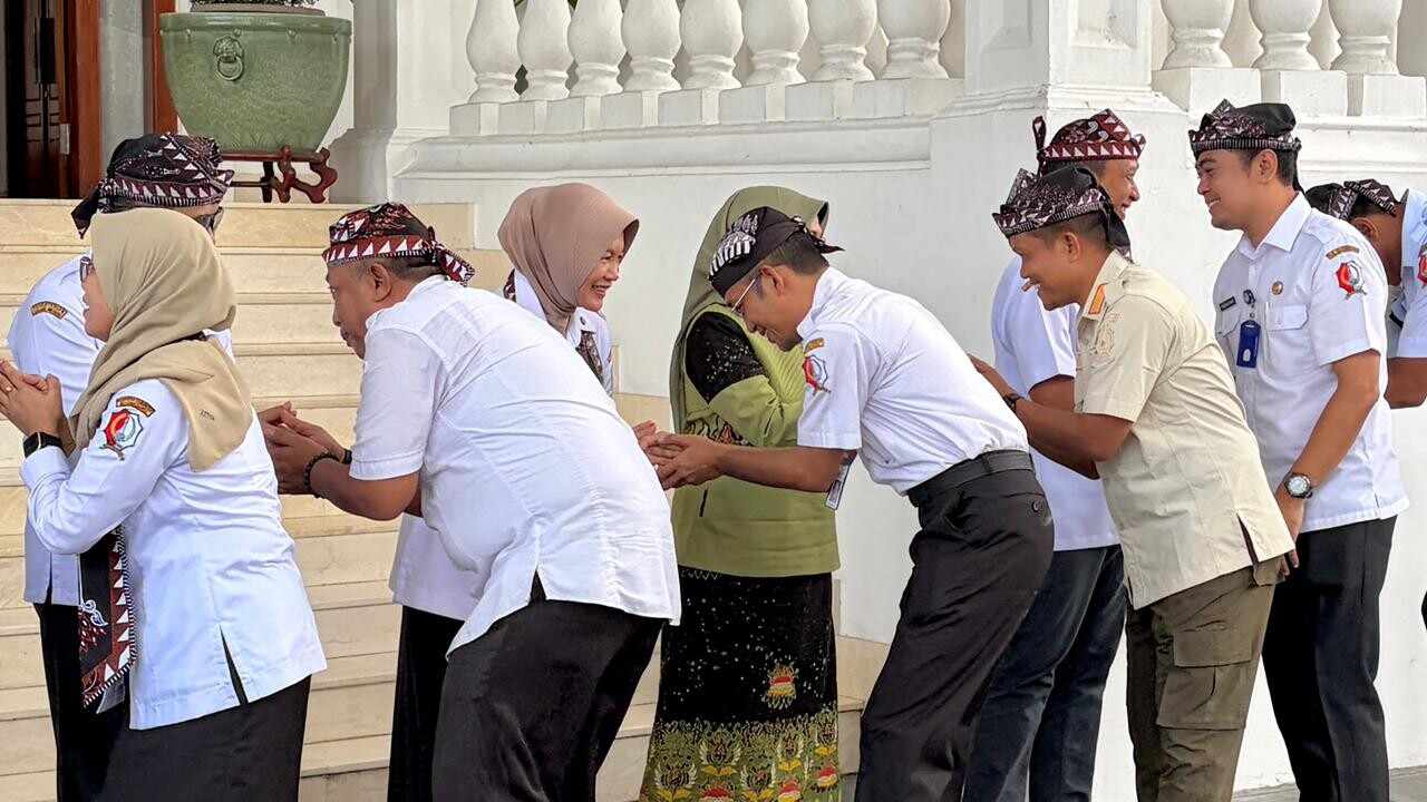 Bupati dan Wakil Bupati Bojonegoro halal bihalal di apel perdana pasca libur lebaran 2026