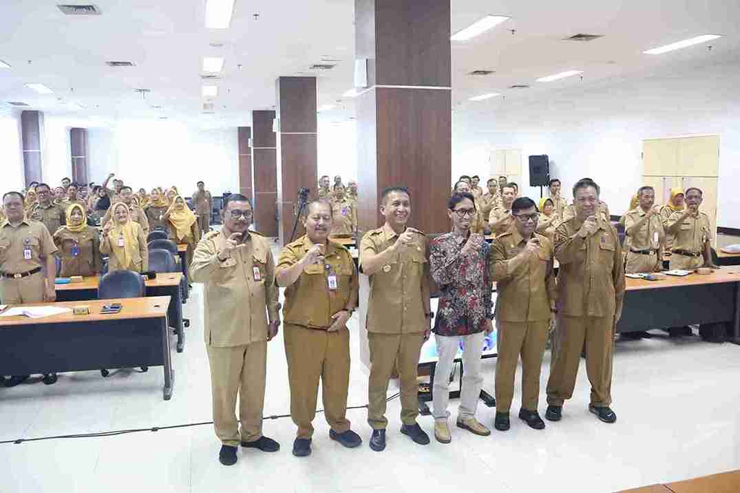 Bupati Bojonegoro Setyo Wahono bersama peserta Bimtek Forum PPID 2026 di Gedung Pemkab Bojonegoro