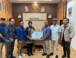 Wabup Nurul Azizah Raih Angling Dharma PWI Award 2026