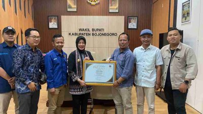 Wabup Nurul Azizah Raih Angling Dharma PWI Award 2026