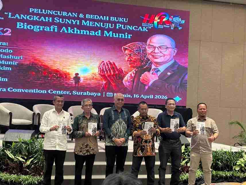 Peluncuran dan bedah buku Langkah Sunyi Menuju Puncak Biografi Akhmad Munir di Dyandra Convention Center Surabaya