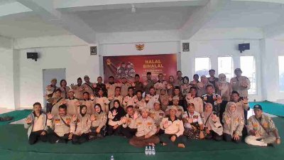 Anggota Basada Banser Kabupaten Malang saat halal bihalal dan pengobatan gratis di PCNU Pakisaji